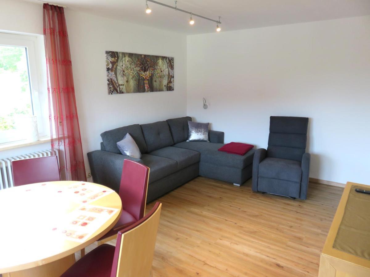 Apartment Weiß, Sandra Weiß *