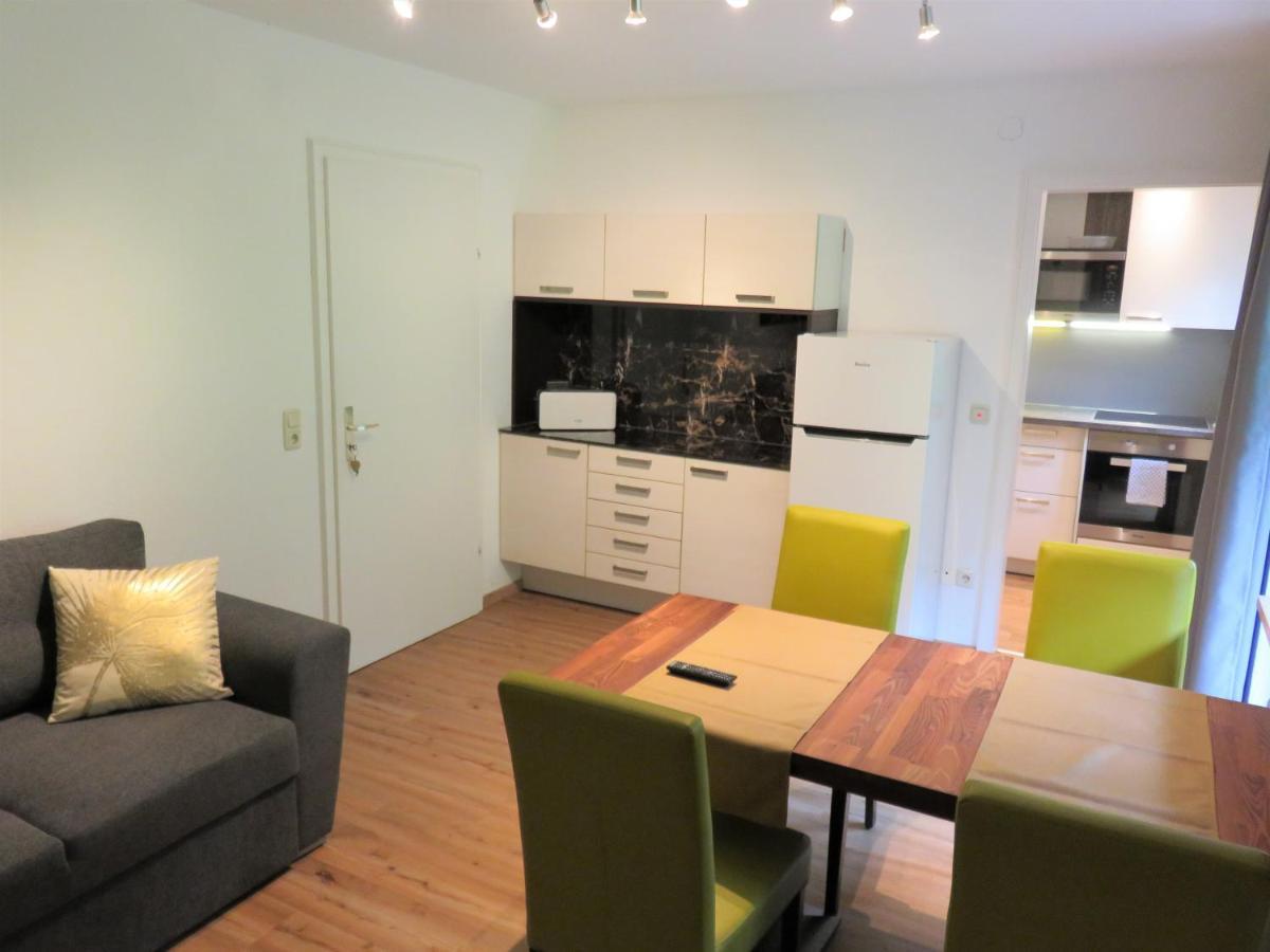 Weiss, Sandra Weiss Apartment *