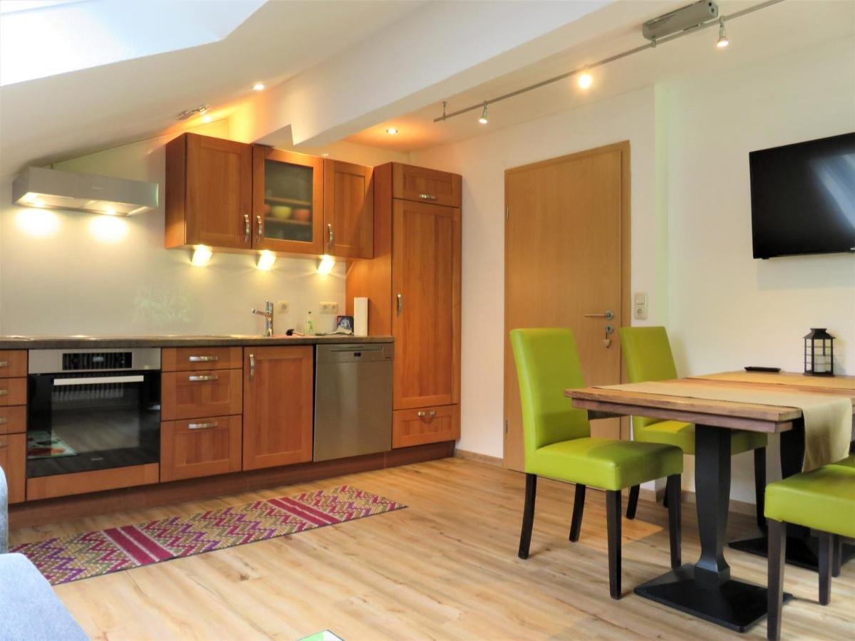 Apartment Weiß, Sandra Weiß