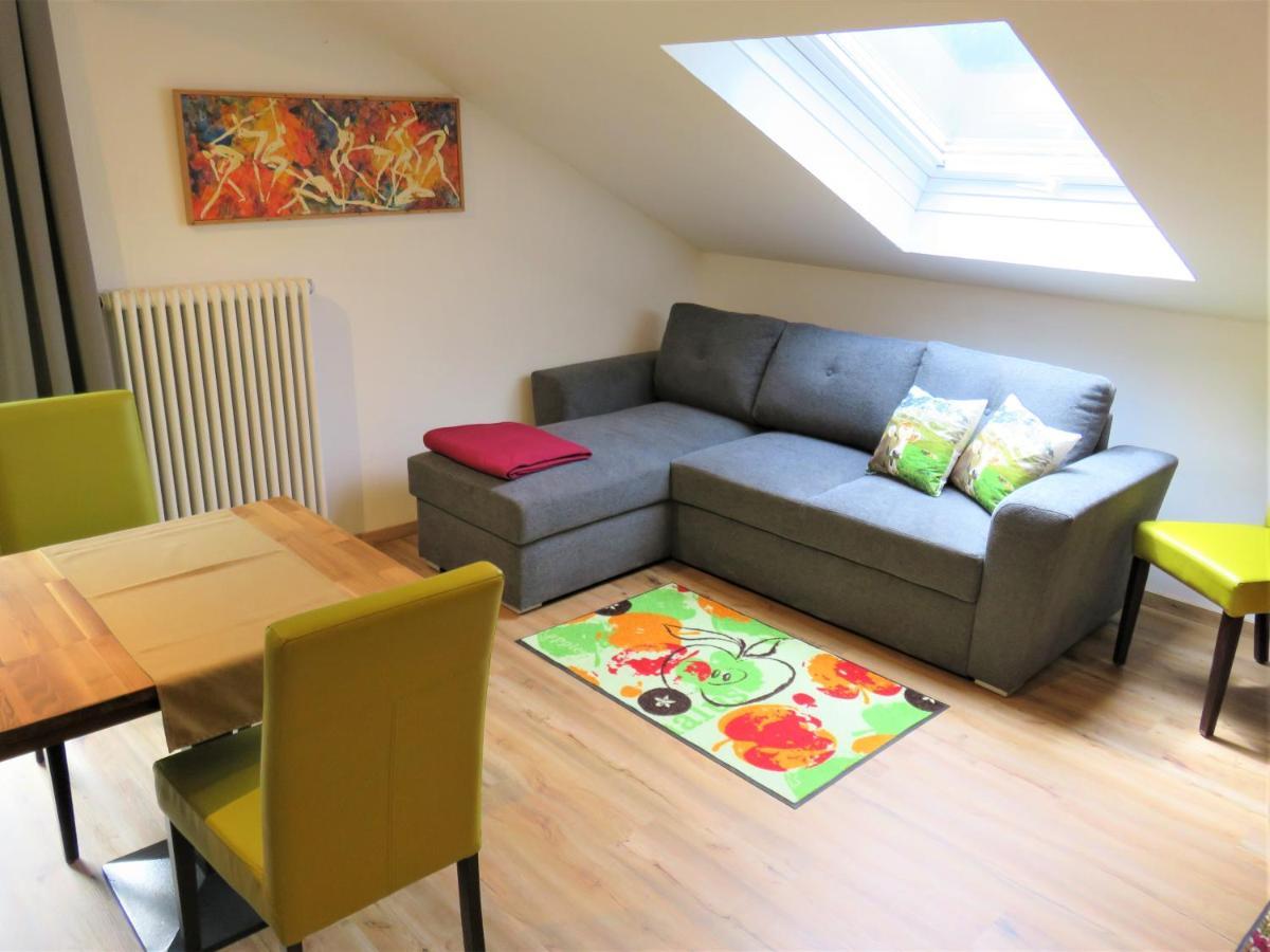 Weiss, Sandra Weiss Apartment