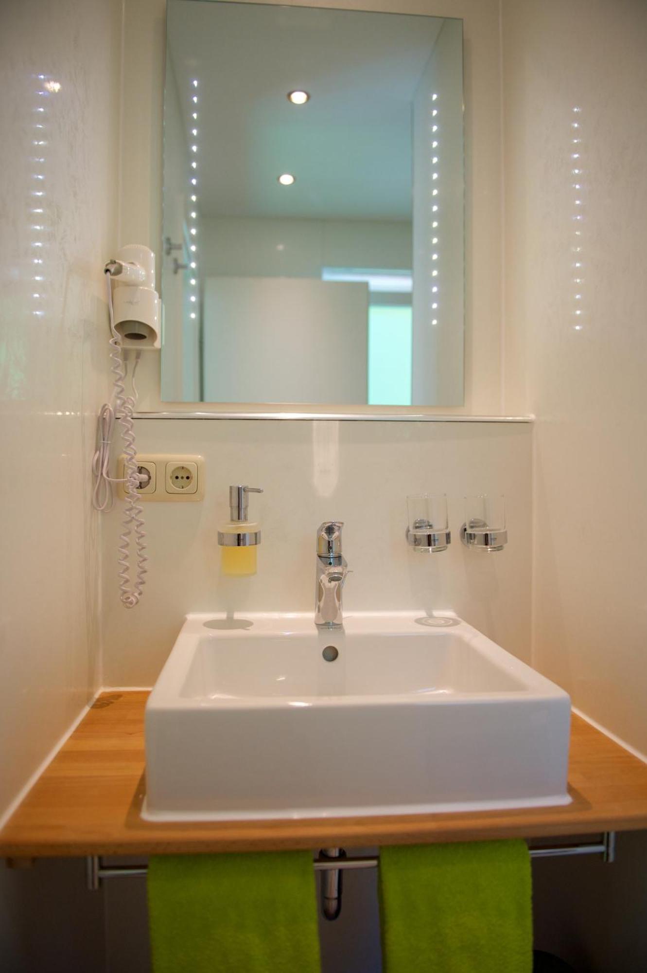 Weiss, Sandra Weiss Apartment *